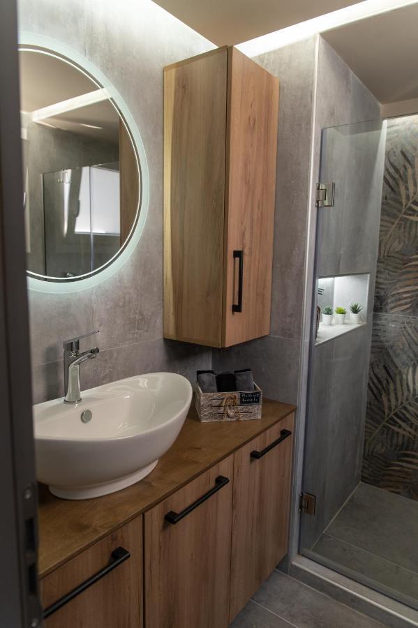 Appartamento Stylishly Decorated House - Free Private Parking! Candia Esterno foto